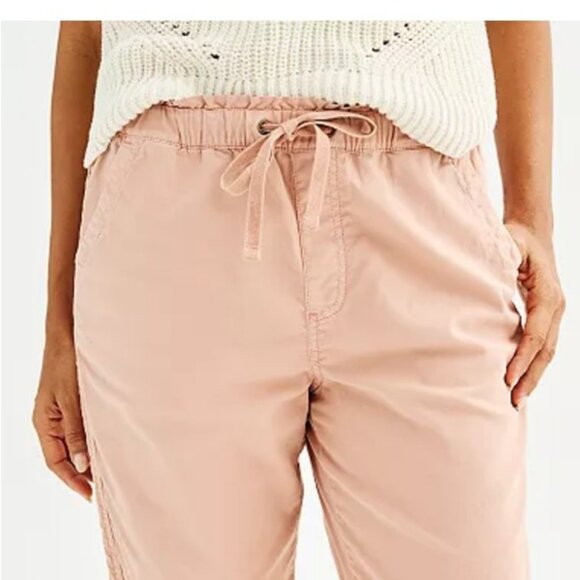 Dusty Rose Pull-up Capris. Size 8 - Picture 2 of 5